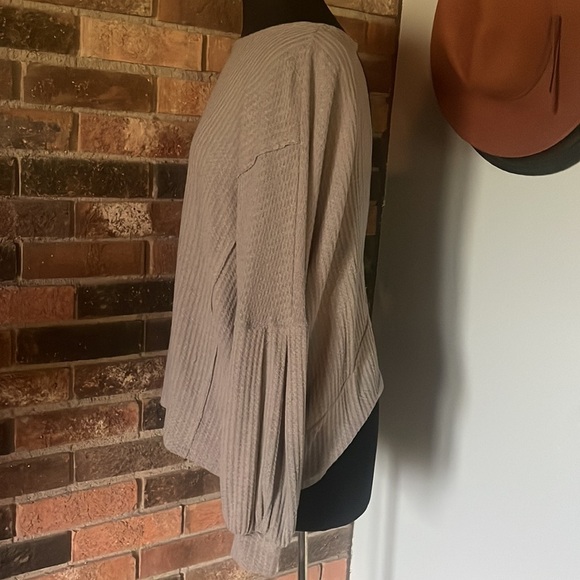 In Loom Gray Waffled Knit Open Back Sweater - Picture 3 of 5